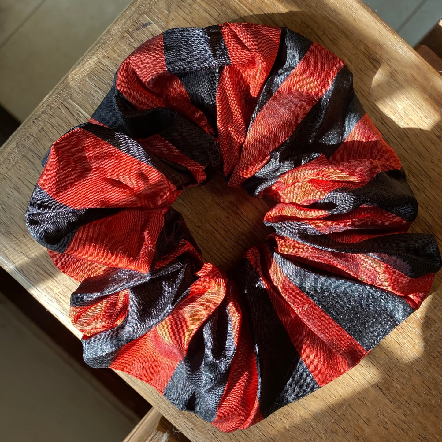 Scrunchie - Red & Black