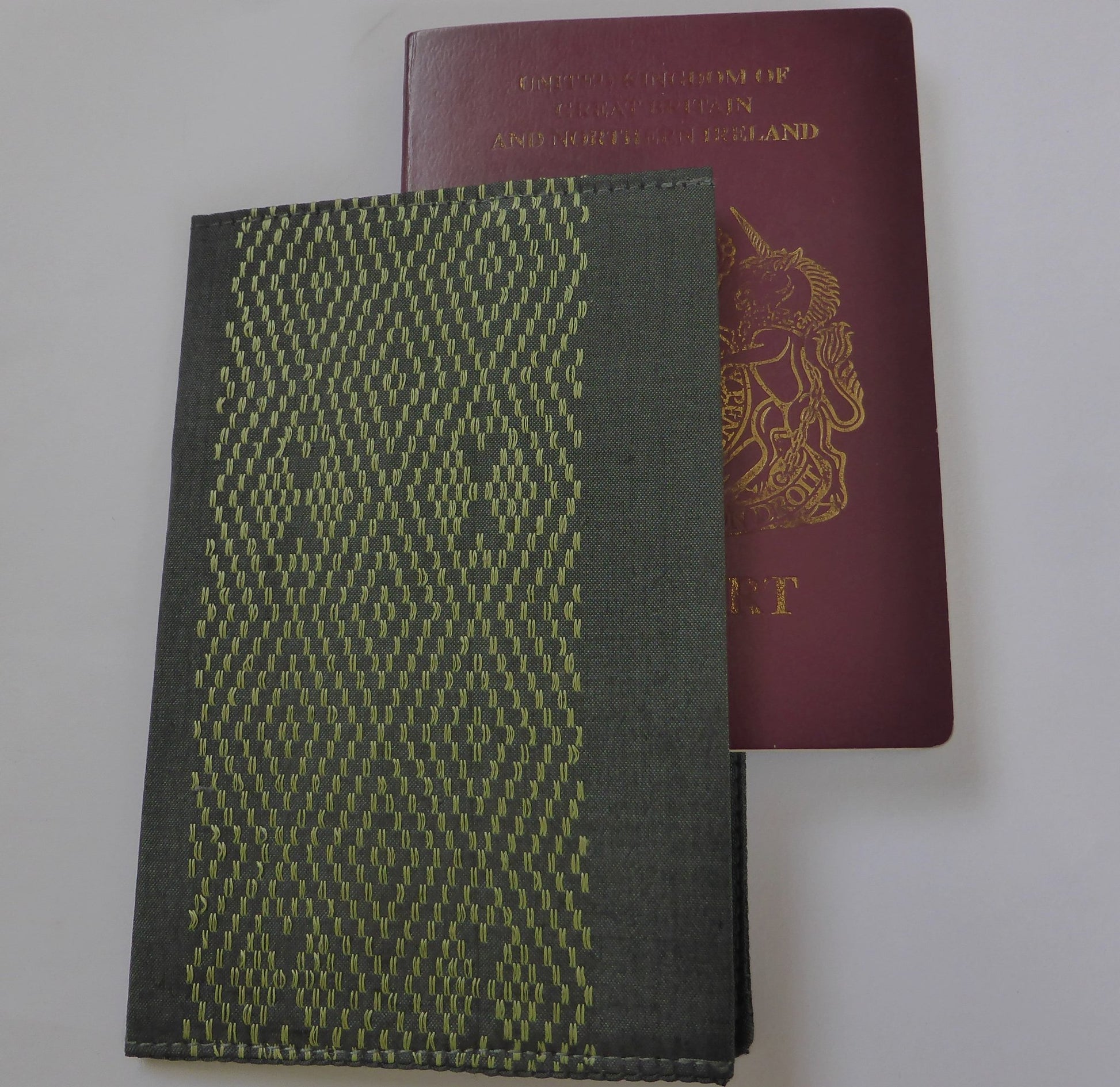 Passport Cover - Grey/Green - PH5 - PochisilkPH5