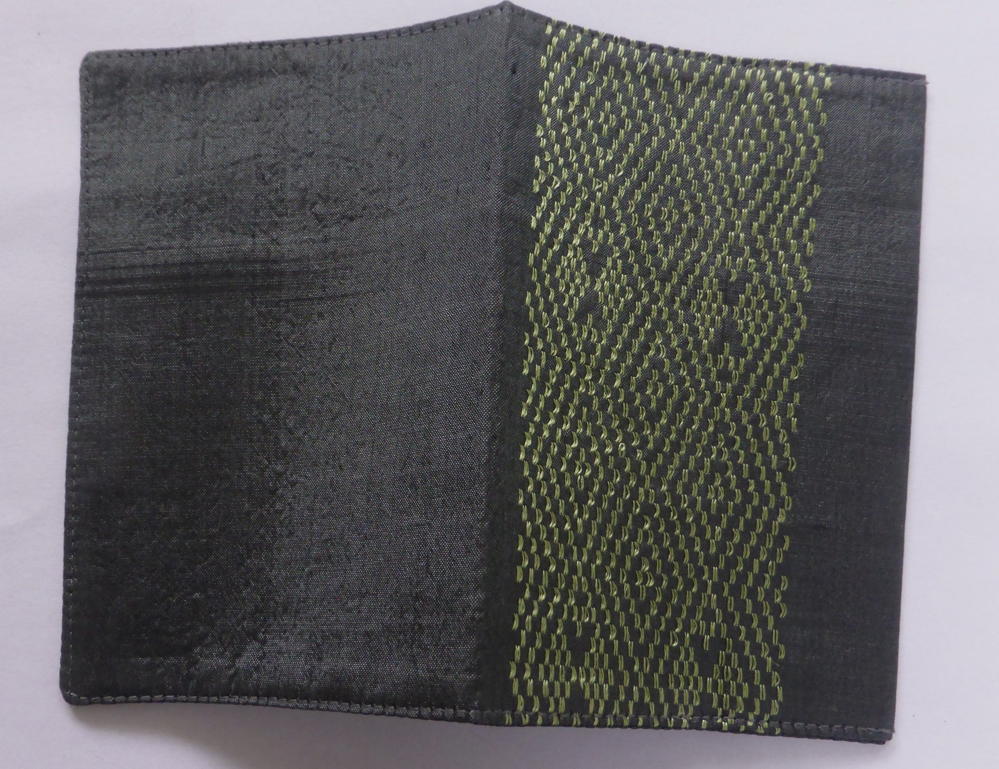 Passport Cover - Grey/Green - PH5 - PochisilkPH5